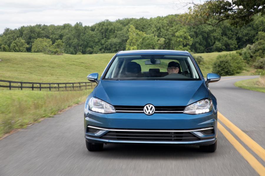  Volkswagen Golf TSI 5-Door (Typ 5G) 2017 года  (NA) (фото 18 из 47)